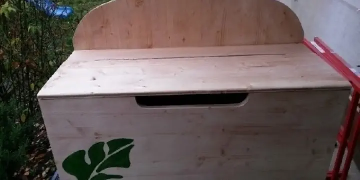 Coffre à jouets artisanal