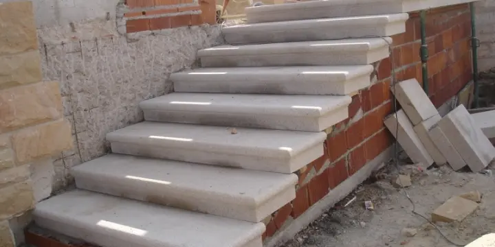 Escalier en pierre naturelle, granit