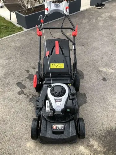 Tondeuse  à gazon autotracté à fribourg