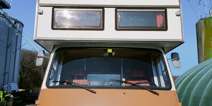 Peugeot J7 1.8 camping car à capucine