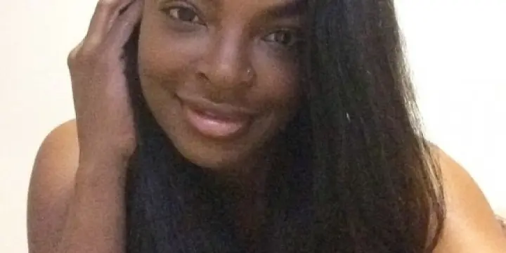 femme rongé par la solitude 
