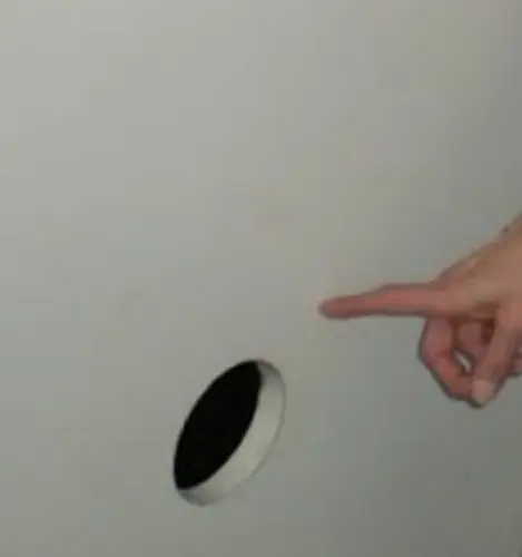 Gloryhole pour vous faire sucer incognito messieurs ;) à Neyruz