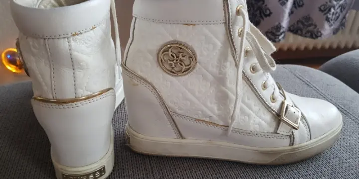 Basket GUESS taille 38