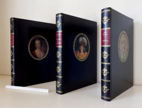 Livres reliés sur les Femmes Célèbres de l'Histoire à Versoix