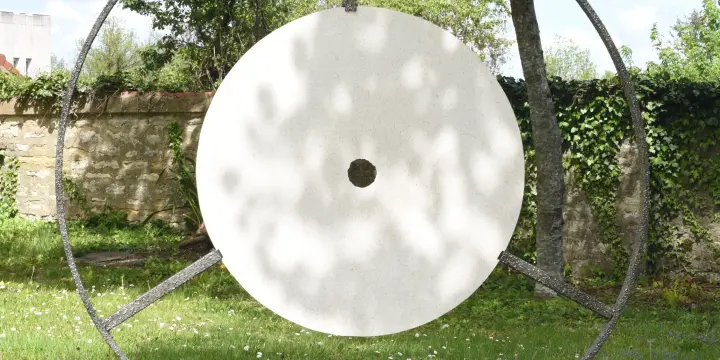 Sculpture en Métal et en Pierre - Décoration Maison - Statue Jardin