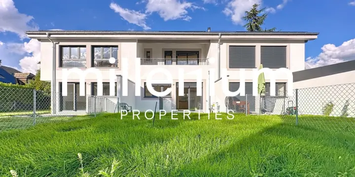 Villa neuve mitoyenne avec jardin