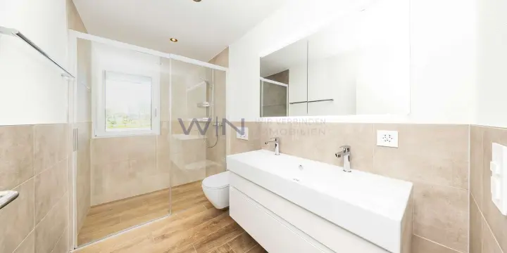 Stilvolles Penthouse mit offener Architektur und lichtdurchfluteten Räumen