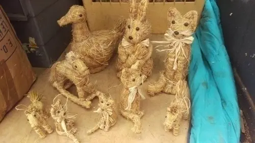 Divers Animaux en paille à Saxon