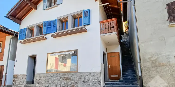 Maison villageoise au coeur d'Isérables avec commerce