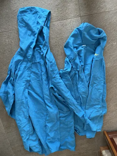 Lot de 2 peignoirs microfibre natation enfant à Nyon