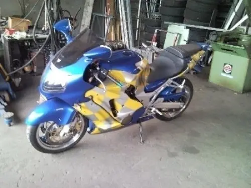 Kawasaki ninja ZX-12 R à Bottens