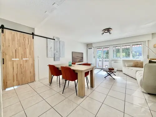 Joli appartement rénové de 90 m2 avec garage box et parc !