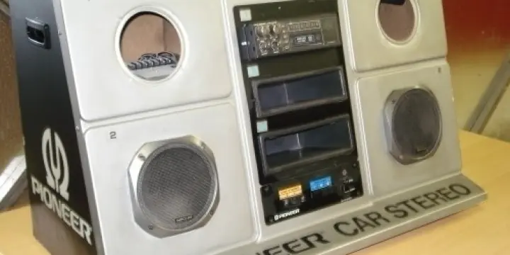 Présentoire Pionner pour autoradio