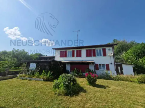 Maison locative composée deux appartements  (3.5 pièces et 4.5pces). à Réclère