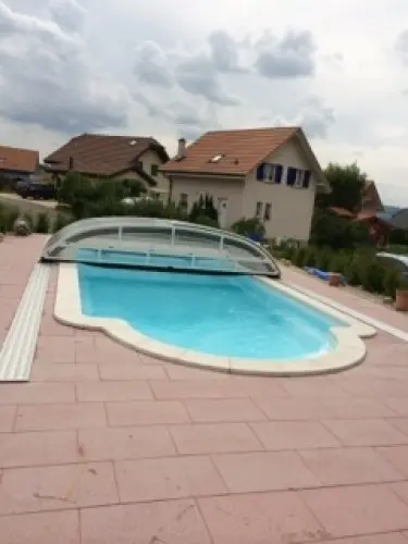 Piscine polyester à vendre à Riaz