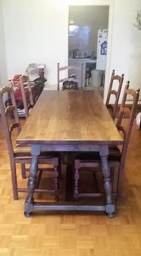 Magnifique table en bois massif à Lausanne