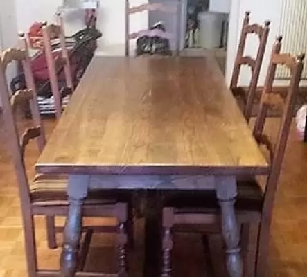 Magnifique table en bois massif