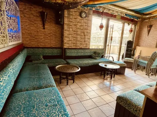 Einziges Café-Restaurant der Stadt mit einem konformen Raucherbereich! à Sierre