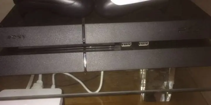 PS4  avec 2 contrôleurs et 15 meilleurs jeux