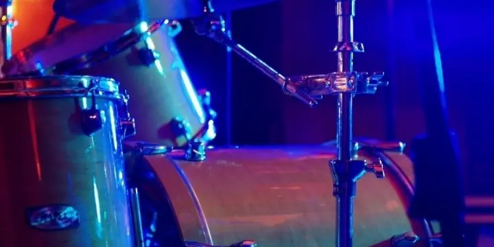 Nouveau groupe cherche batteur(euse)