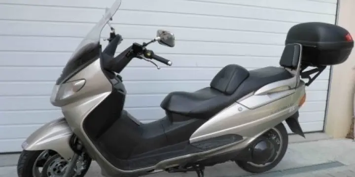 Superbe Scooter Suzuki AN250