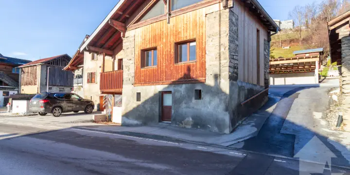 Grange rénovée de 4.5 pièces de 107 m2 habitables avec jardin de 40 m2