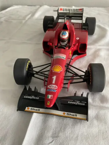 VOITURE FERRARI 1/12e M. Schumacher à Onex