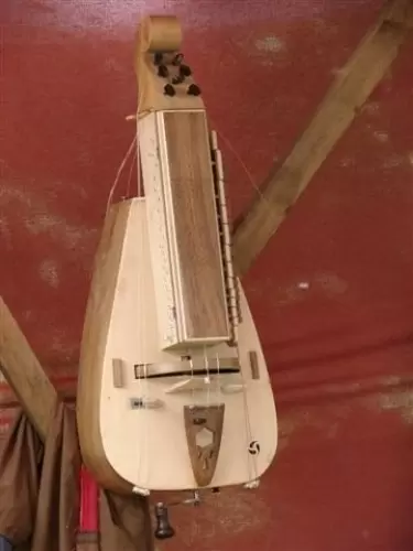 luthier de vielle à roue