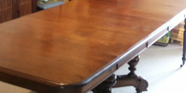 Table ancienne en bois massif