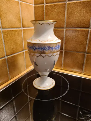 Vase en porcelaine konigl pr tettau à Cossonay