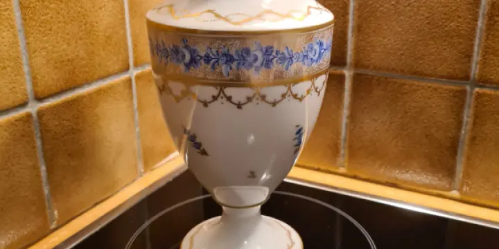 Vase en porcelaine konigl pr tettau