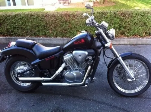 Honda shadow vt 600 à Fétigny