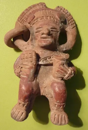 Sculpture précolombienne en terre cuite à Thônex