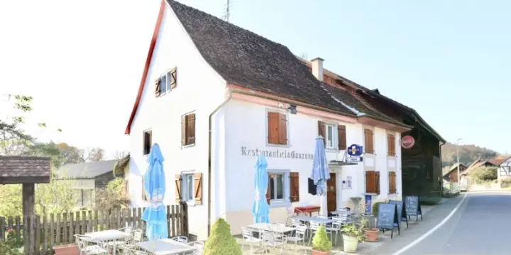 Domaine équestre avec hôtel-restaurant et appartement de fonction