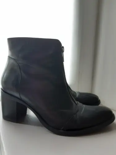 Bottines noir en cuir avec zip San Marina, pointure 37. à Genève
