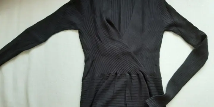 Pull cache-coeur noir Oasis, taille S