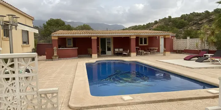 Finca à Crevillent Alicante avec piscine et 10 613 m² de terrain