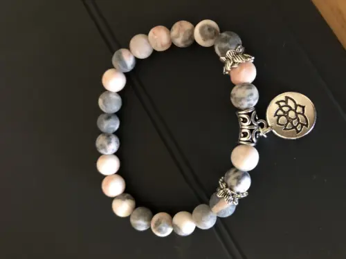 Bracelet en pierre naturelle à La Chaux de fonds