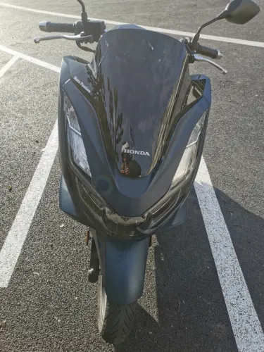 Honda PC 125 bleu nuit à St-Légier