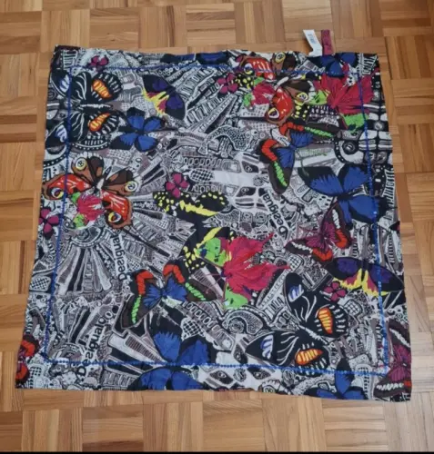 Foulard Desigual neuf à Moutier