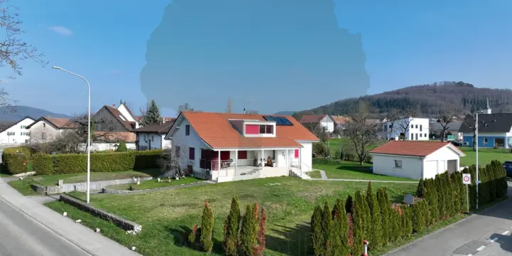 Maison familiale de deux appartements de 3,5 pièces et trois garages