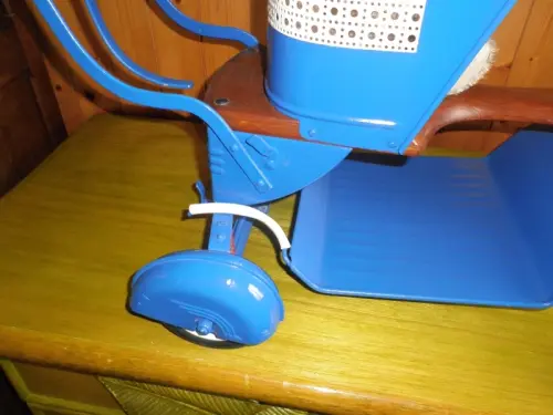 Poussette signée Frank Taylor 1930 à salins