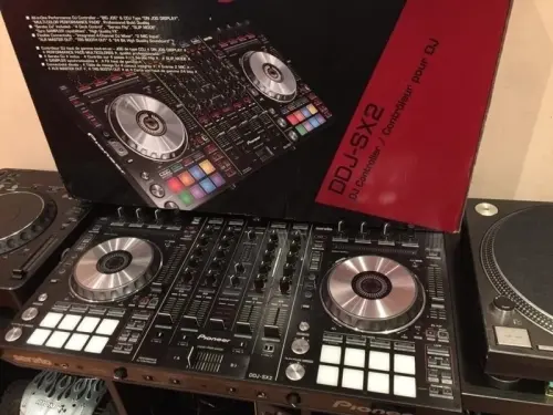 Pioneer DDJ-SX2 .490 € Pioneer XDJ-RX.700 € à Zurich