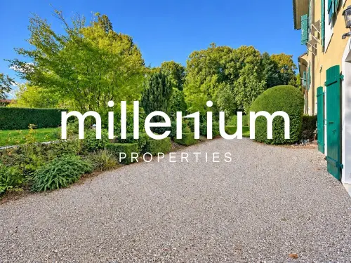 Appartement duplex de charme en rez-de-jardin au Château Barillet --Satigny