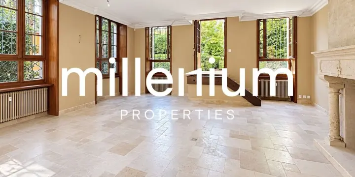 Appartement duplex de charme en rez-de-jardin au Château Barillet --Satigny