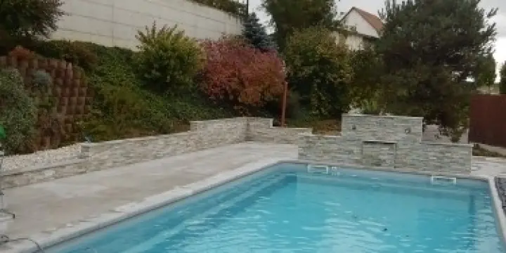 Bassin de nage béton ou polyester