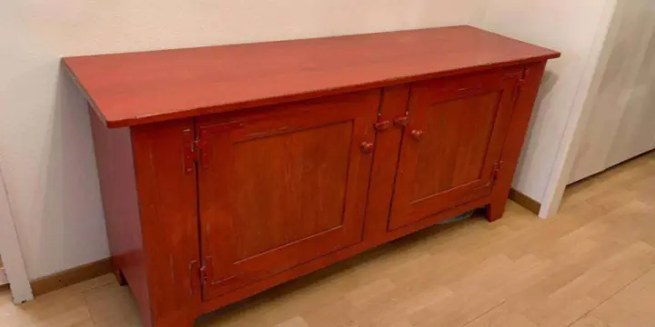 Grand buffet rouge en bois Pfister