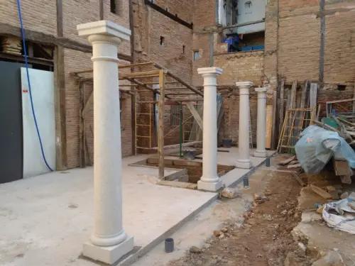 Colonnes en pierre naturelle, à VILAR  FORMOSO