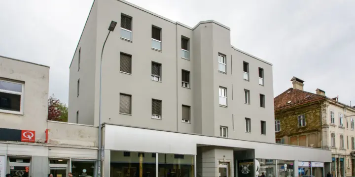 Immeuble mixte avec un rendement de 6,13 % au centre de La Chaux-de-Fonds