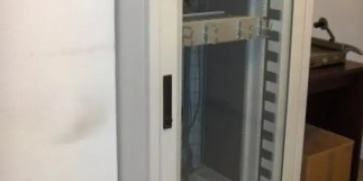 A vendre rack à serveurs